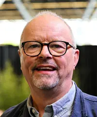 Portrait of Robert Llewellyn