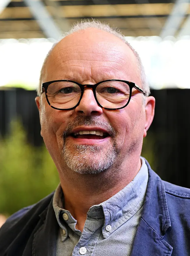 Portrait of Robert Llewellyn